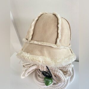 3 for $25 pick and bundle.  🏡🏡🏡 Faux suede/ fur adorable vintage hat